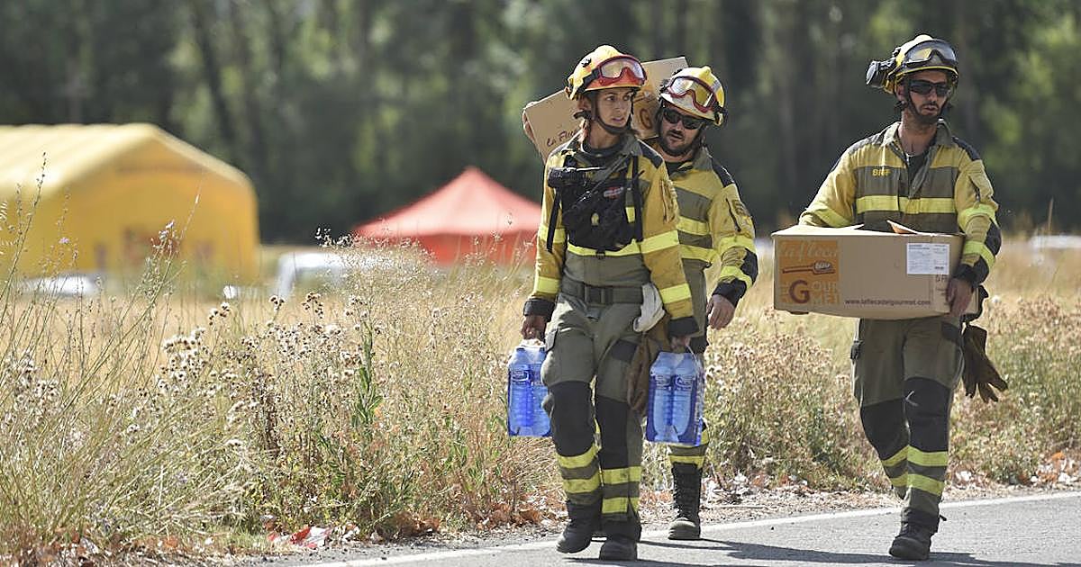 El incendio de Riglos (Huesca) se complica: 8.000 hectáreas afectadas y amenaza a San Juan de la Peña