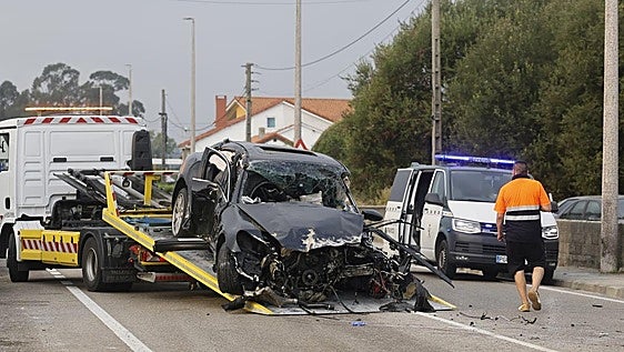 Un muerto, tres heridos y un conductor fugado tras chocar contra un muro cuando huía de un control en Cantabria