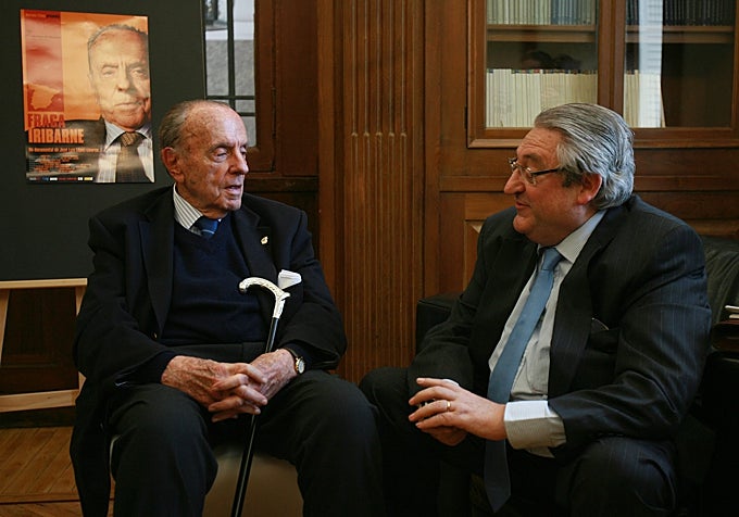Manuel Fraga y Manuel Milián Mestre, en 2009, para la presentación del documental 'Últimos testigos' sobre Fraga y Santiago Carrillo, del director José Luis López Linares.