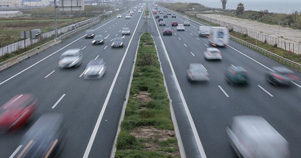 La DGT avisa de las carreteras valencianas con más atascos para la operación salida del 15 de agosto