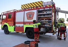 Noche de incendios en Toledo: las llamas afectan a siete casas de la urbanización Calalberche en apenas minutos