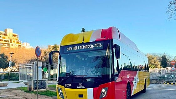 Muere un turista en Valldemossa al caerle una farola derribada por un autobús