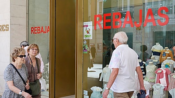 Esta emblemática firma gallega que vistió a la reina Letizia liquida todo su stock a 5 euros