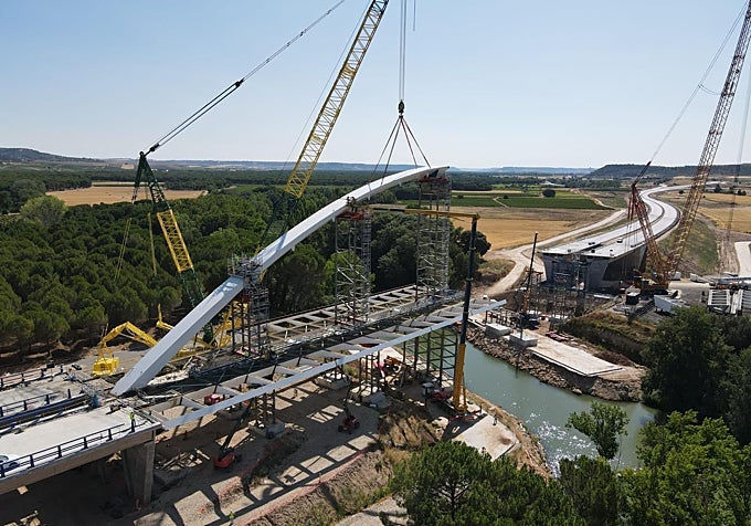 Obras de construcción del viaducto sobre el río Duero