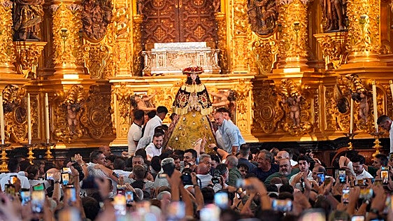 Las imágenes de la salida de la Venida de la Virgen del Rocío 2026