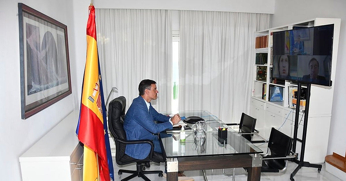 Sánchez se va de Lanzarote justo cuando vuelven a llegar cayucos y sin citar a Clavijo como hacía cada año