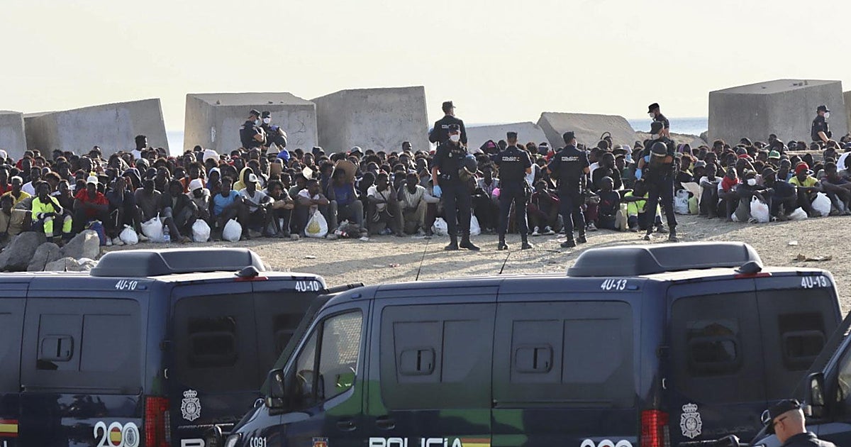 Tensión en Ceuta: más de medio millar de insurgentes se rebelan y vuelven al asentamiento ilegal