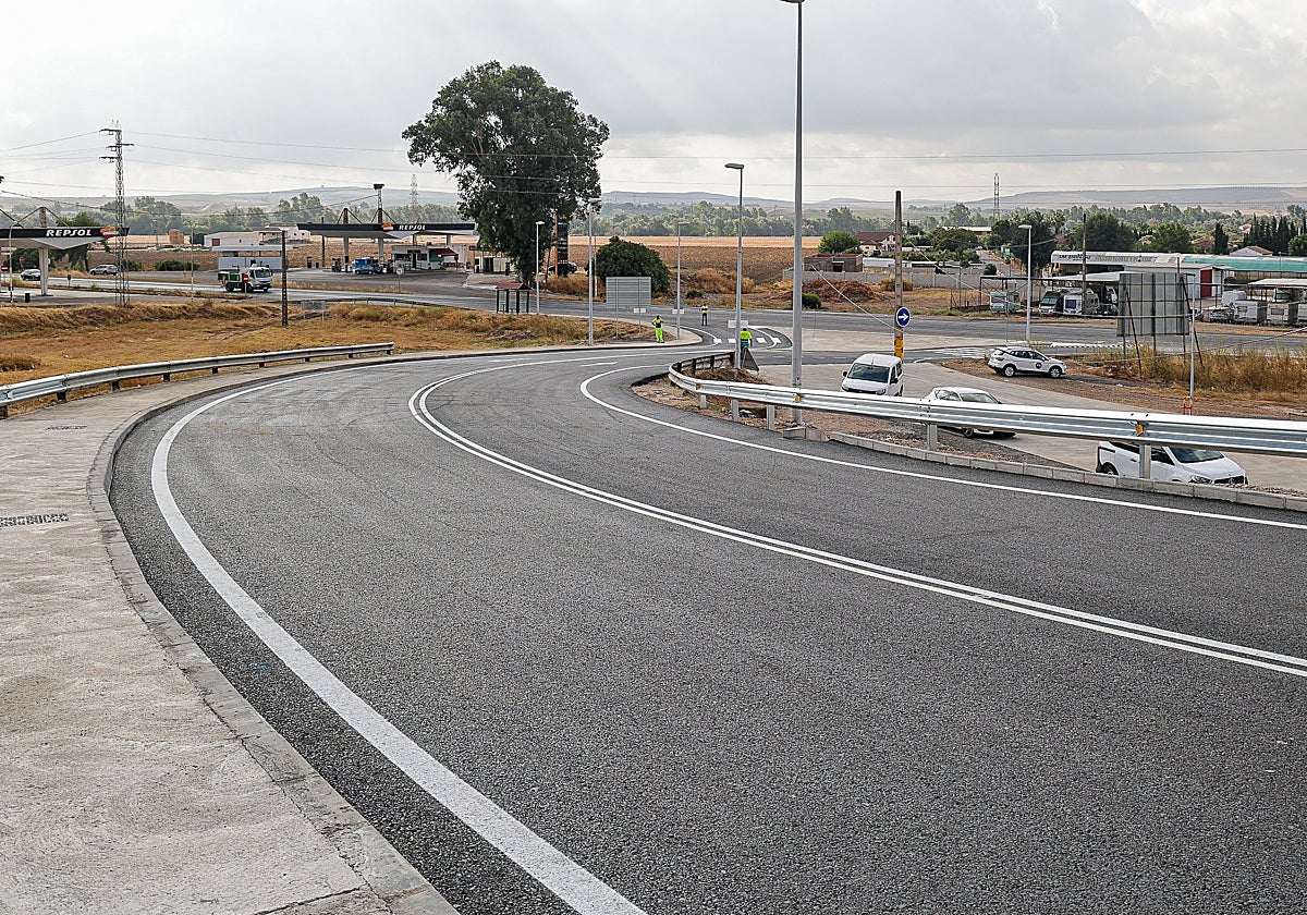 El Ayuntamiento reabre el acceso al cementerio de la Fuensanta cuatro años después de su colapso