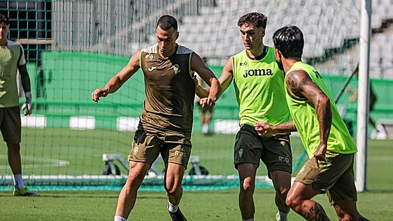 El Córdoba CF abre la temporada en El Arcángel con el reto de asentar su proyecto ante un Girona herido