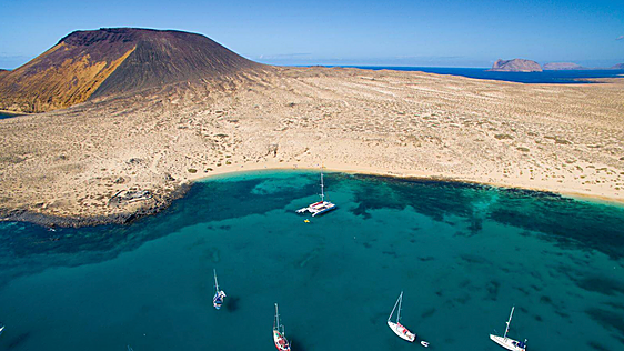 La Graciosa pide medidas urgentes tras el apagón masivo que dejó a la isla sin luz ni agua más de 11 horas