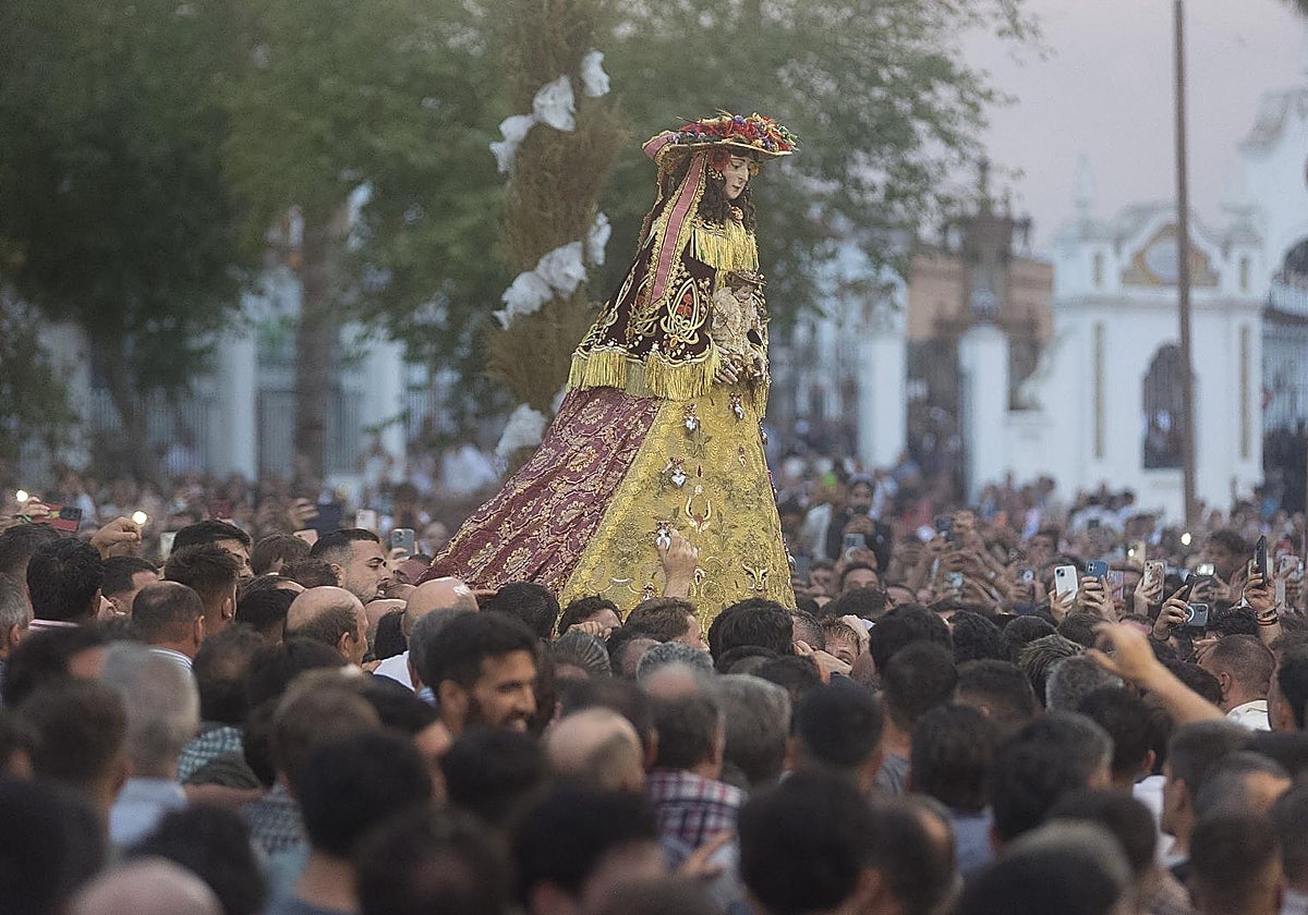 Almonte revive el sueño: La Virgen del Rocío ya está en su pueblo