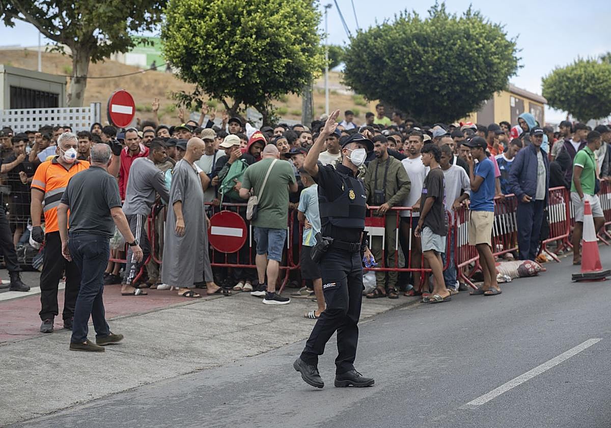 Responde a Marruecos que rechaza cualquier planteamiento sobre Ceuta y Melilla: «Forman parte de la soberanía e integridad del país»