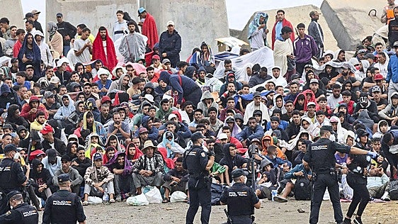 Los inmigrantes hacen naufragar el plan de reagrupación del Gobierno en Ceuta