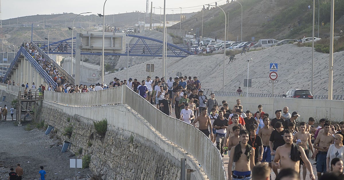 Ceuta recibió en un día casi tantas entradas irregulares como en tres décadas junto a Melilla