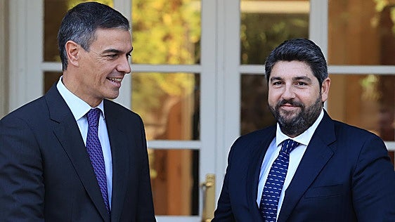 López Miras exige a Sánchez un refuerzo de Guardia Civil y medios ante la llegada de lanchas con inmigrantes a la costa de Murcia