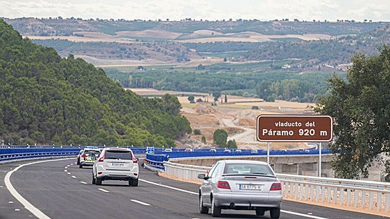 Puente destaca que en los últimos ocho años se han construido 90 kilómetros de A-11