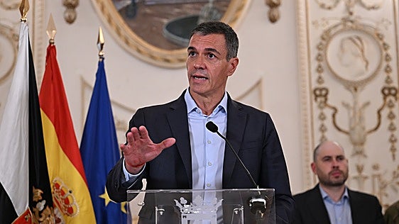 El Gobierno reforma la ley de asilo y la de extranjería en medio de la crisis migratoria en Ceuta