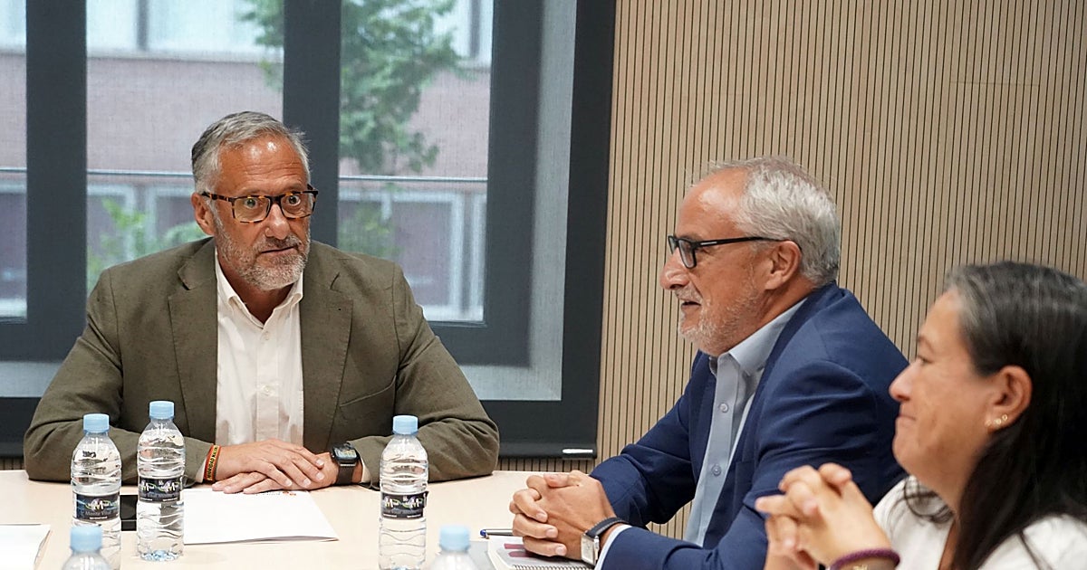 El reparto de menores de Ceuta abre otra brecha entre la Junta y el PSOE