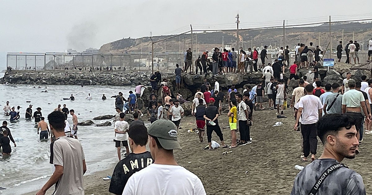 La Policía investiga a radicales marroquíes que entraron infiltrados en la invasión de Ceuta