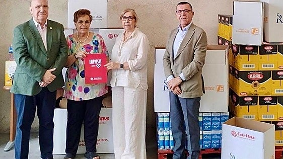 San Román dona a Cáritas 2.000 envases de cartón para el servicio de reparto de alimentos