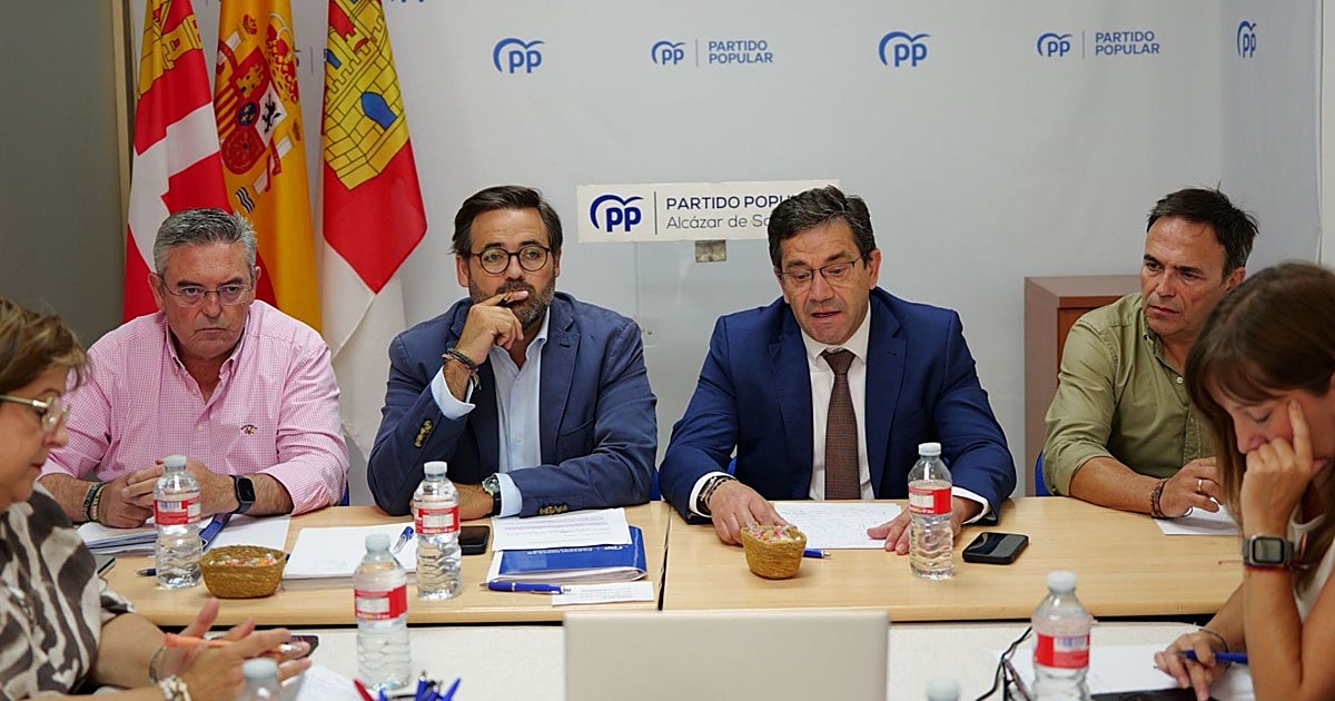 Núñez promete que no saldrá «ni una gota de agua» de Castilla-La Mancha hasta que riegue el último agricultor