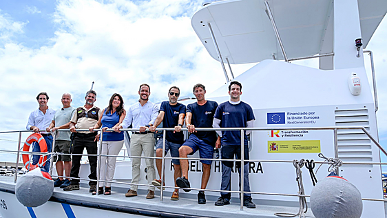 Canarias estrena un buque silencioso para combatir el furtivismo y proteger la fauna marina