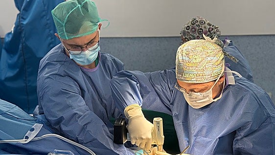 El Doctor Peset de Valencia, único hospital público de España en regenerar el cartílago en rodilla y tobillo con células del paciente