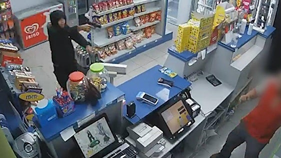 Detienen a tres jóvenes, dos de ellos menores de edad, por atracar tres veces la misma gasolinera en Murcia