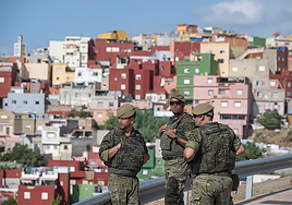 Detenidos tres marroquíes tras atacar con cócteles molotov a militares en Ceuta