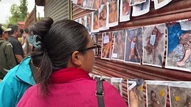 Una pierna, un diente de oro y cientos de cuerpos a la espera de ser reconocidos en Nepal