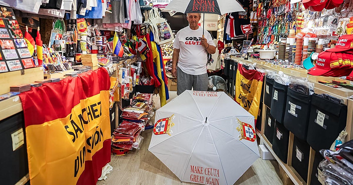 La tienda de Goya que se hace de oro con  merchandising  de Ceuta: «Toda España está con ellos»
