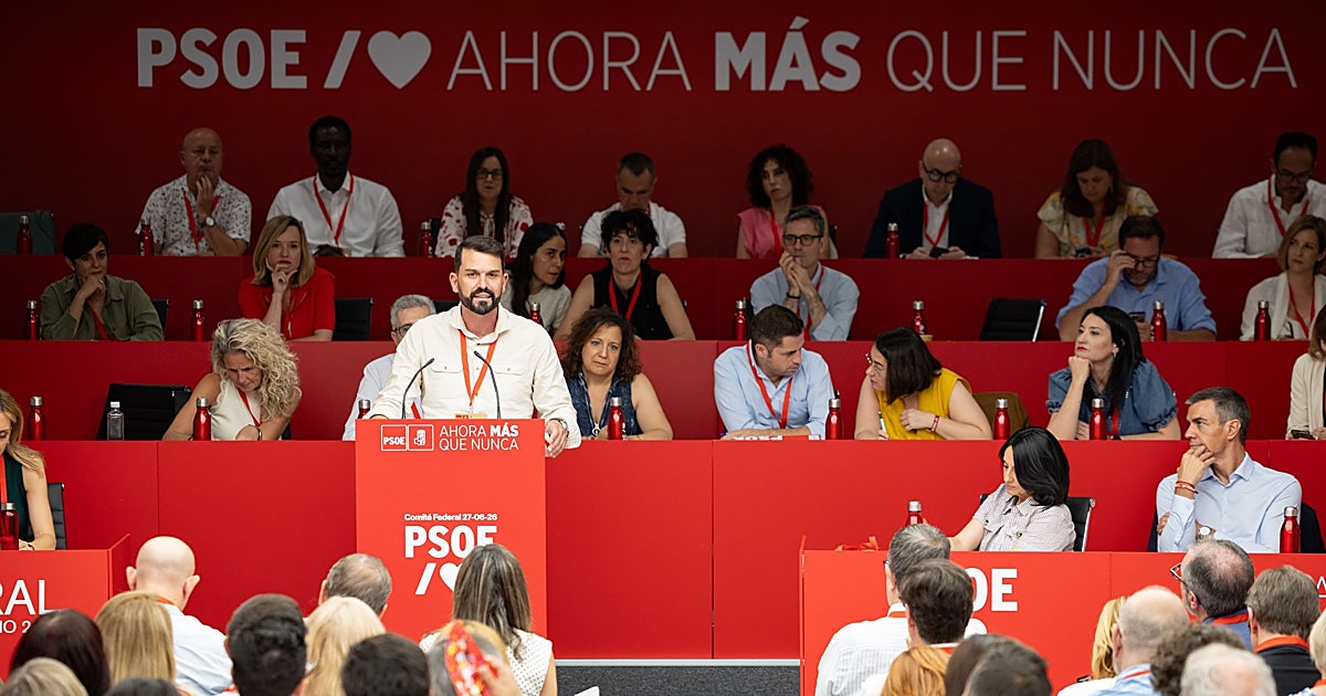 Ayuntamientos del PSOE intentan salvar el choque con protestas paralelas