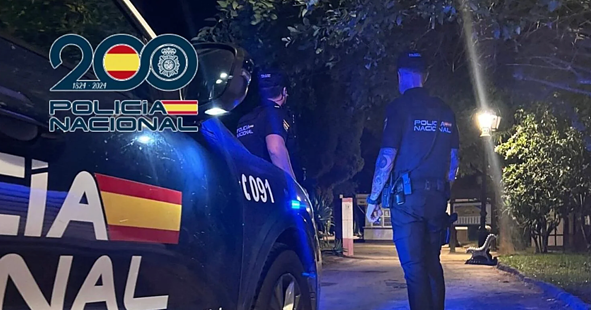 La Policía Nacional evita que un hombre salte al vacío desde la décima planta de un hotel en Tenerife