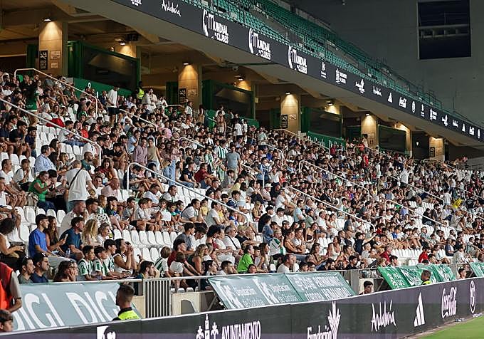 Imagen del público que se ha dado cita en El Arcángel para ver el Córdoba-Real Madrid