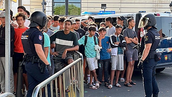 Detenido un marroquí de 17 años por agresión sexual a tres menores de entre 10 y 11 años en un centro tras la avalancha de Ceuta