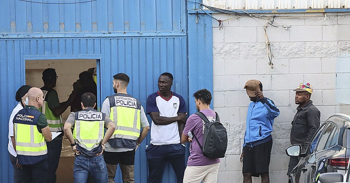 La Policía busca a más de una docena de agresores sexuales de la invasión a Ceuta