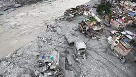 Nepal y China cifran en mil los muertos en la riada mientras buscan miles de desaparecidos