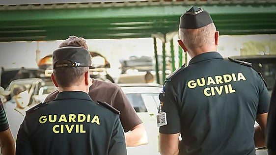 Heridos tres guardias civiles tras ser embestidos por una narcolancha en Águilas (Murcia)