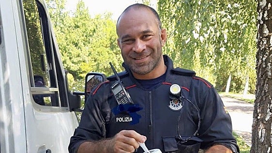 El primer ertzaina que se cambió de sexo abandona el cuerpo tras lograr una incapacidad permanente