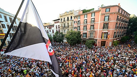 Más de 22.000 personas se movilizan por Ceuta en Baleares entre críticas a Sánchez