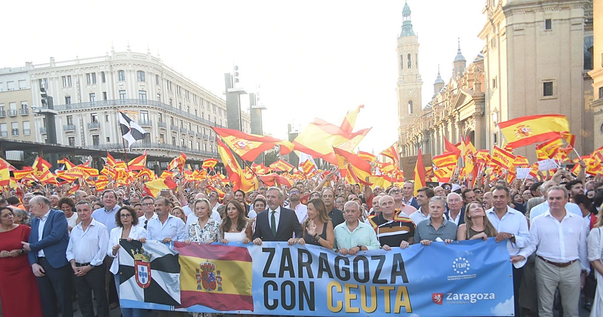 Miles de aragoneses censuran la gestión gubernamental de la crisis en Ceuta