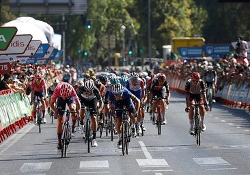 La Vuelta a España obliga a cortar calles en Palma del Río y Córdoba: calles afectadas y horarios de paso de los ciclistas