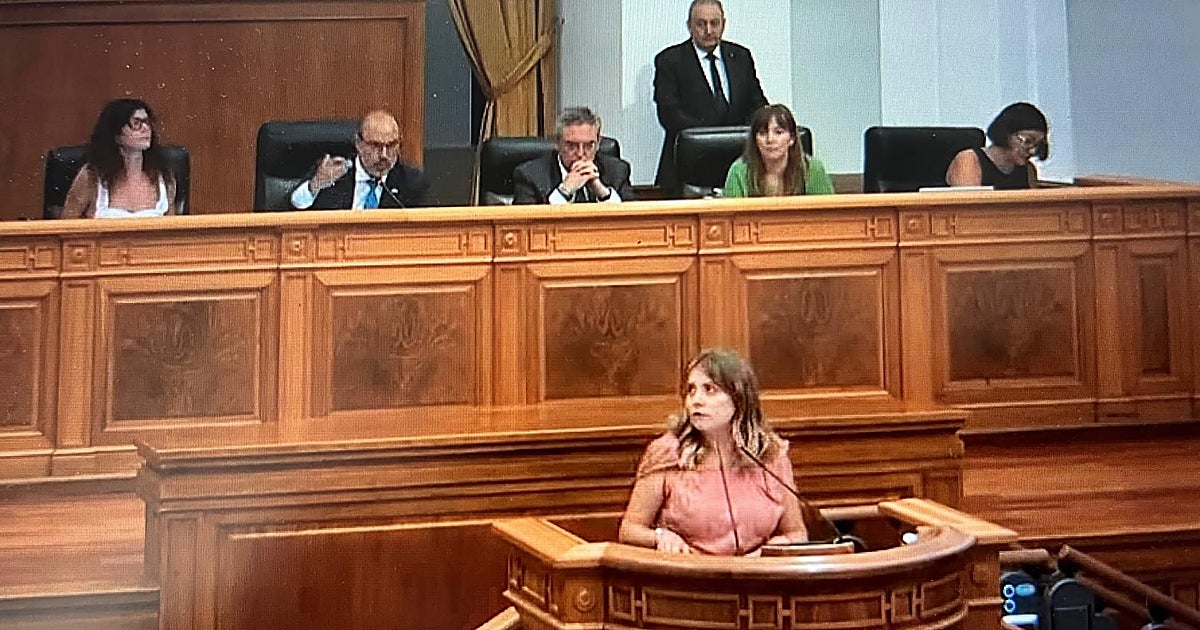 El presidente de las Cortes de Castilla-La Mancha expulsa del pleno a una diputada del PP por hablar de Ceuta