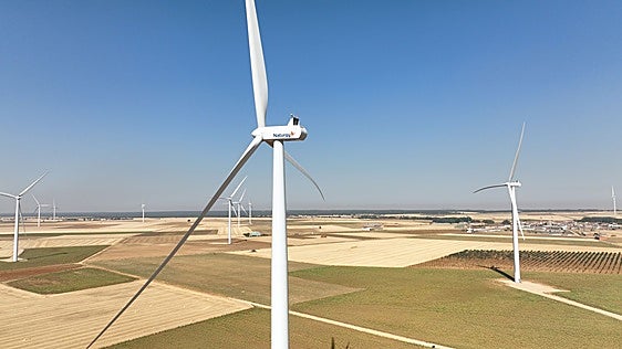 La Junta ingresa 55 millones del canon eólico, la mitad de lo cobrado por las ocho comunidades que cuentan con este tributo