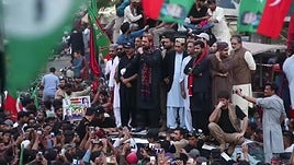 El líder de Khyber Pakhtunkhwa mantiene su apoyo a Imran Khan ante la movilización opositora