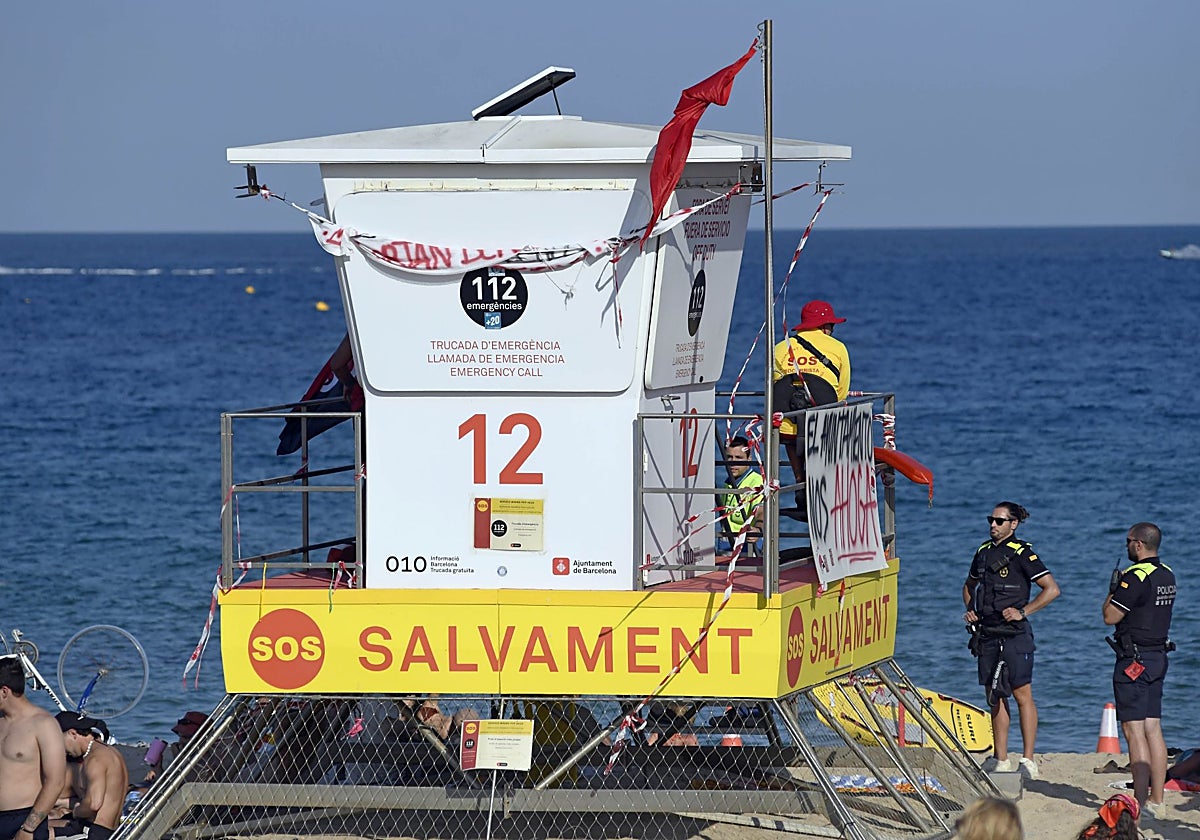 Un turista inglés ebrio se ahoga al saltar de un ferry entre Salou y Cambrils para llegar antes a la playa