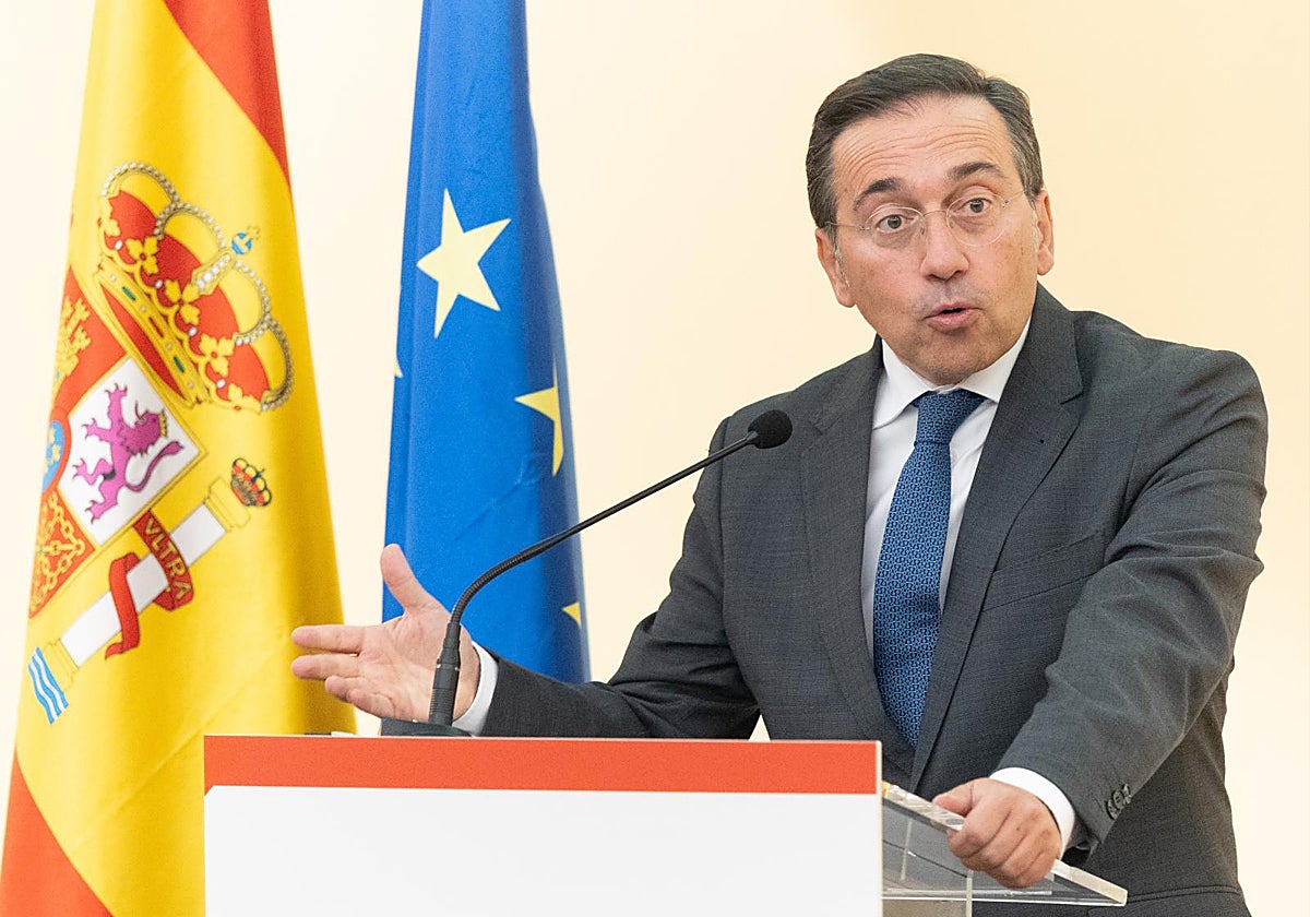 Albares contraprograma la visita de Vivas a Bruselas para informarse de sus gestiones vignette