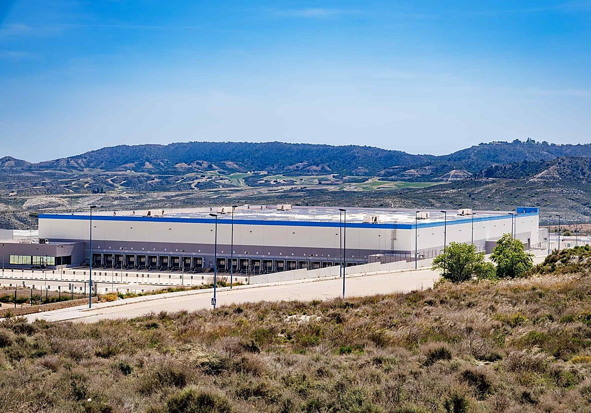 Bautismo y puesta de largo de ZAZ8, el primer centro de distribución de Amazon en España