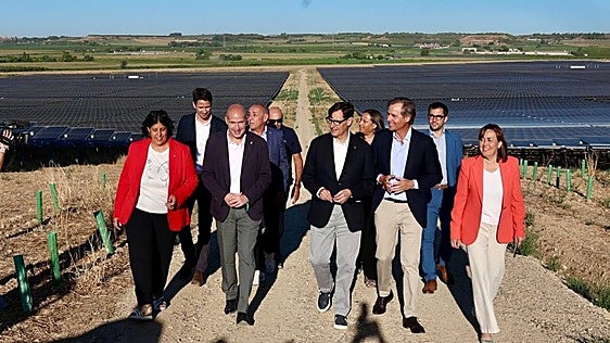 Illa tropieza con su plan para acelerar las renovables y da oxígeno a la continuidad de las nucleares