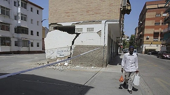 Nuevos desalojos por los terremotos suben la tensión en el barrio granadino del Zaidín